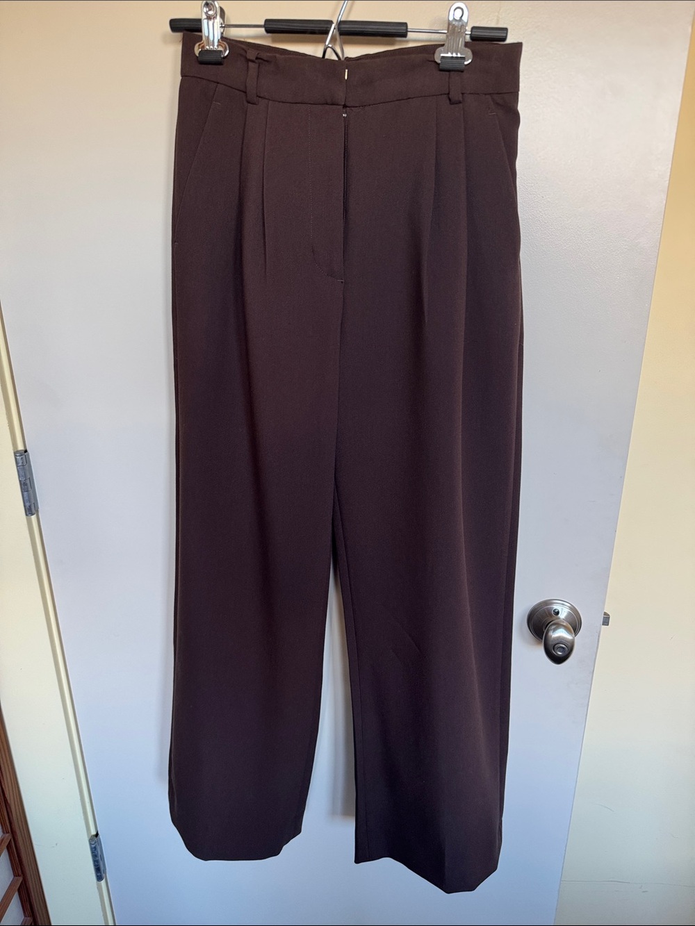 Abercrombie & Fitch brown pleated trousers